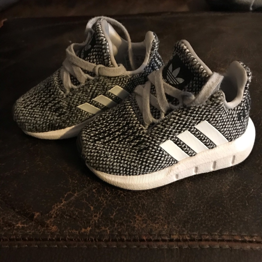 Size 4 adidas infant shoes